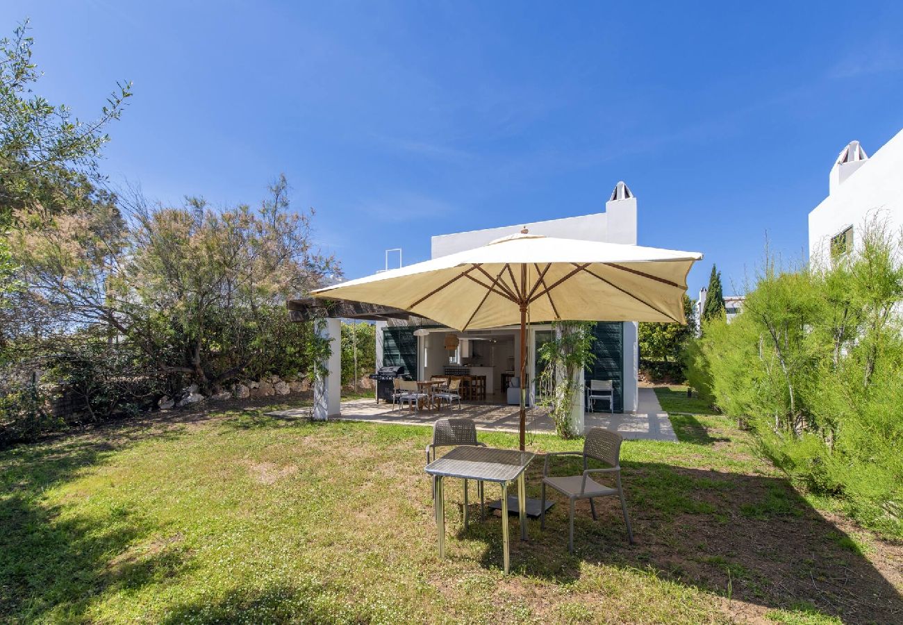 Villa en Biniancolla - Biniancolla Ginesta villa with communal pool