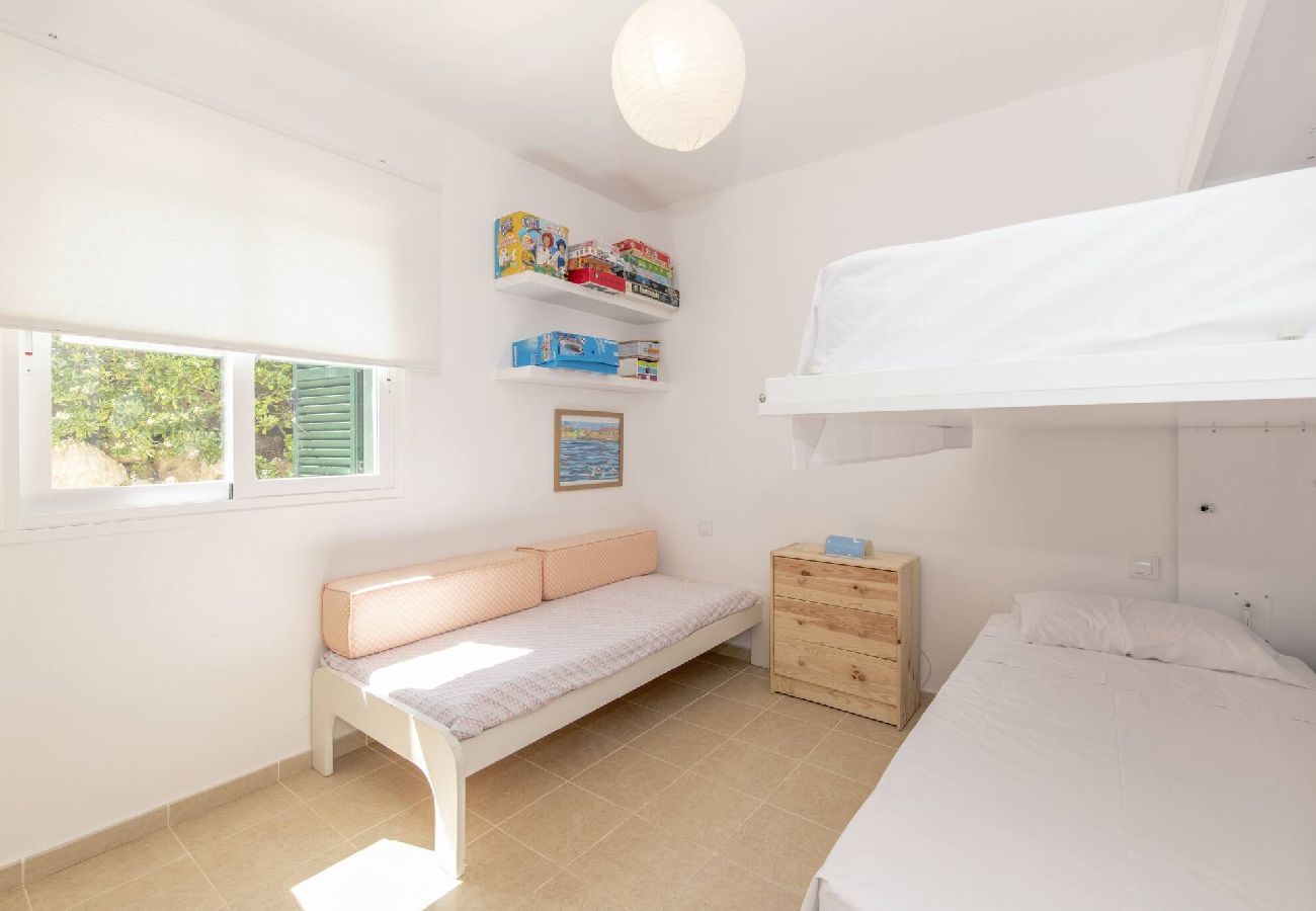 Villa en Biniancolla - Biniancolla Ginesta villa with communal pool