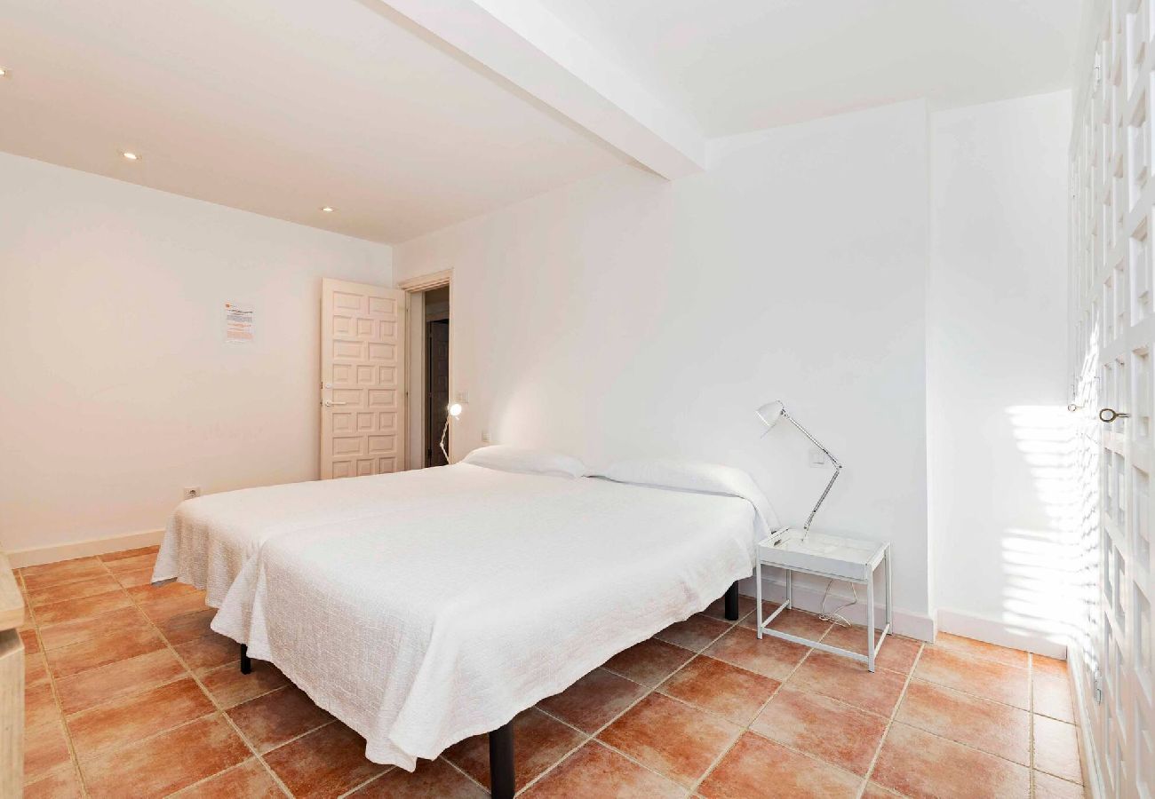 Villa en Es Castell - Villa Rosa — Garden & Pool Retreat