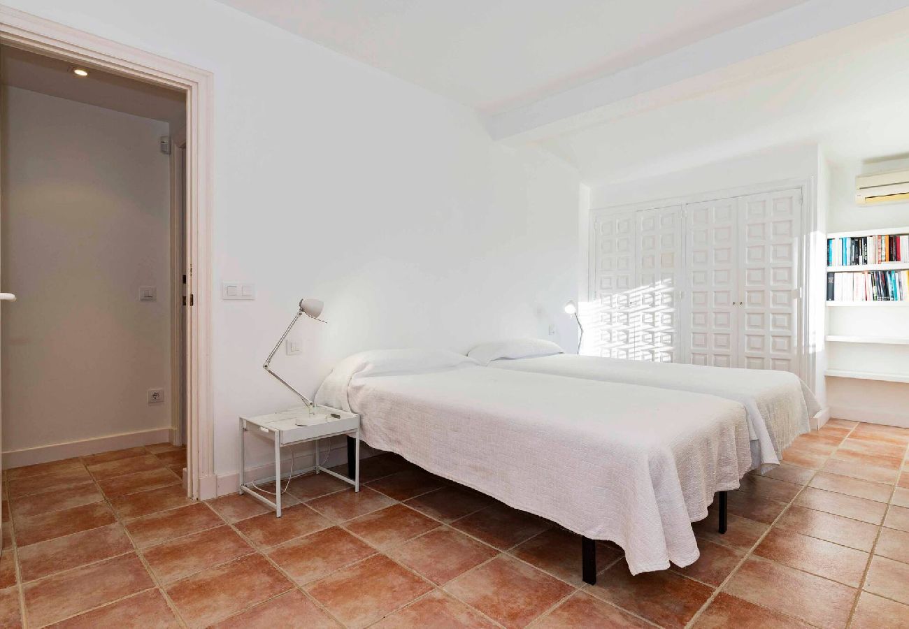 Villa en Es Castell - Villa Rosa — Garden & Pool Retreat