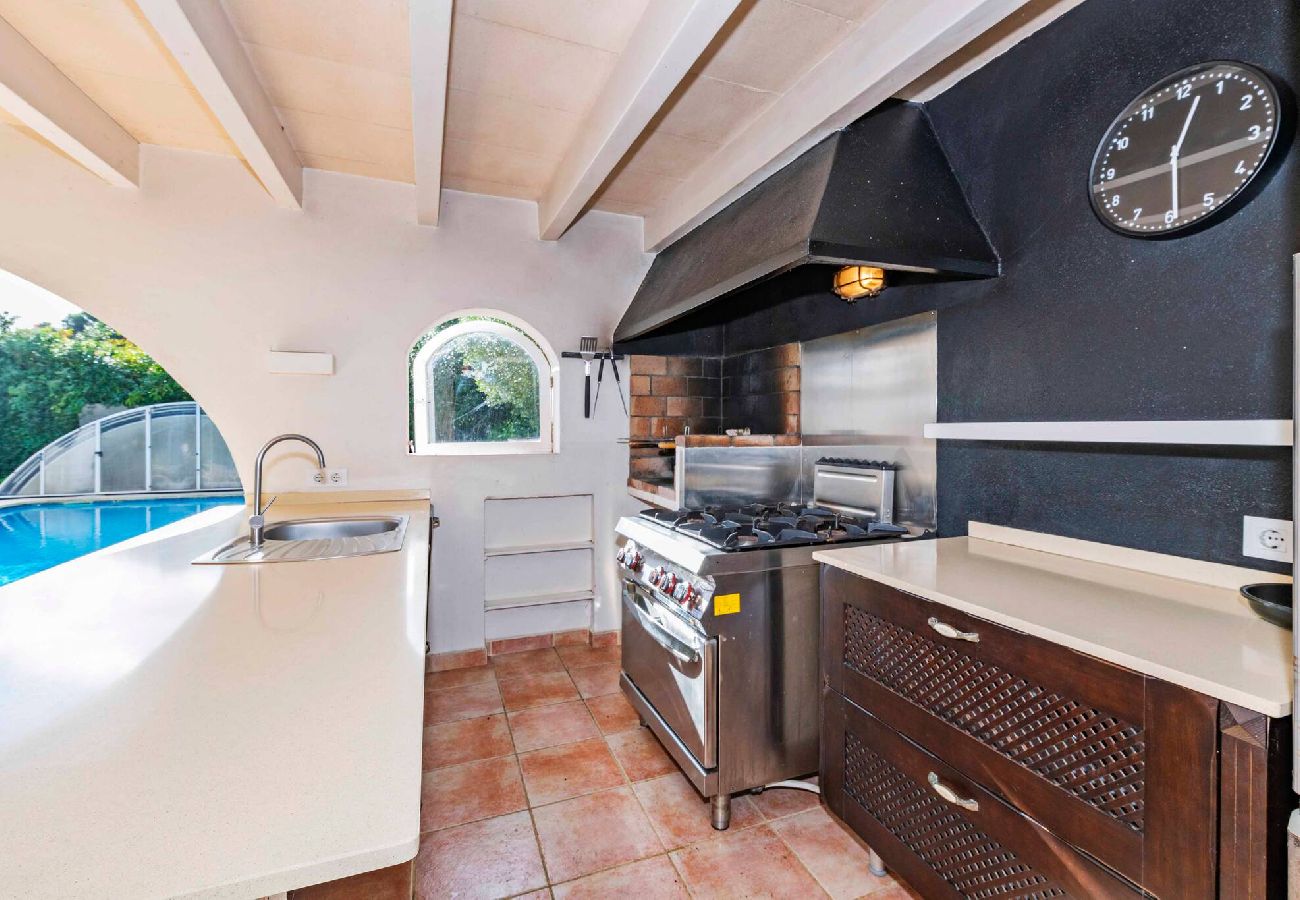 Villa en Es Castell - Villa Rosa — Garden & Pool Retreat