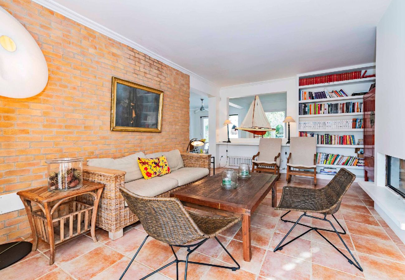 Villa in Es Castell - Villa Rosa — Garden & Pool Retreat