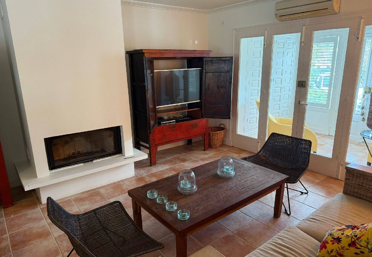 Villa in Es Castell - Villa Rosa — Garden & Pool Retreat