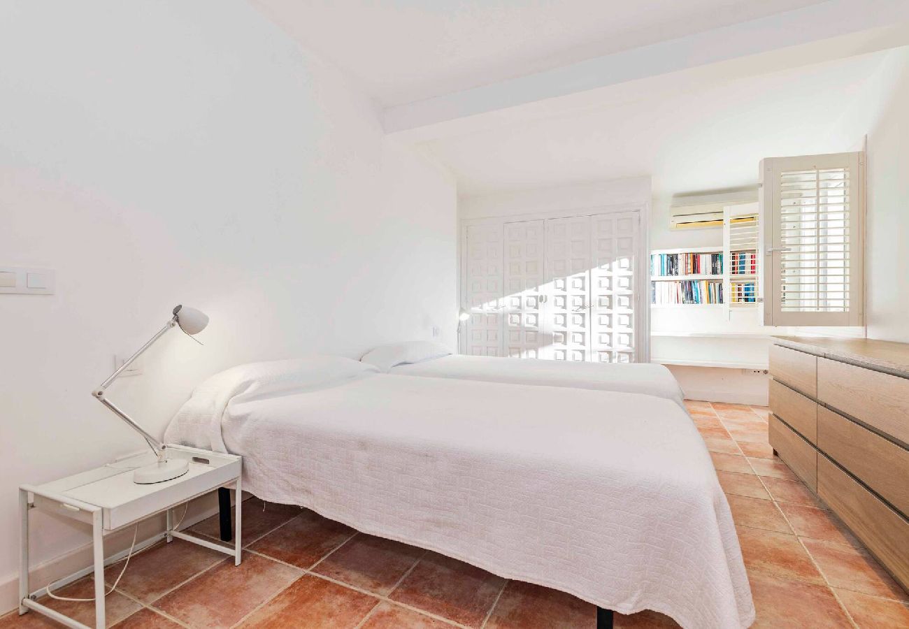 Villa a Es Castell - Villa Rosa — Garden & Pool Retreat