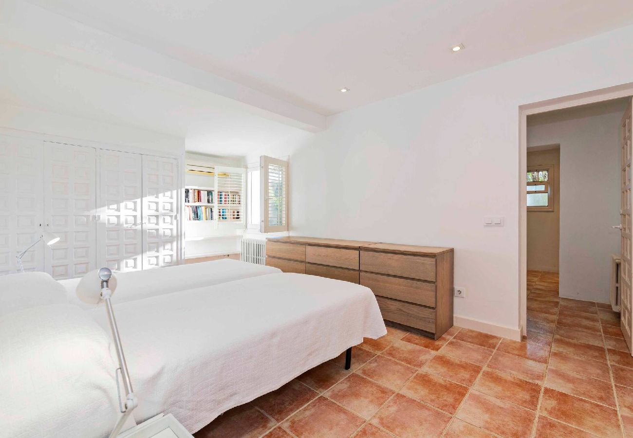 Villa a Es Castell - Villa Rosa — Garden & Pool Retreat