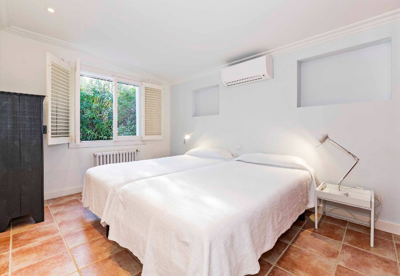 Villa a Es Castell - Villa Rosa — Garden & Pool Retreat