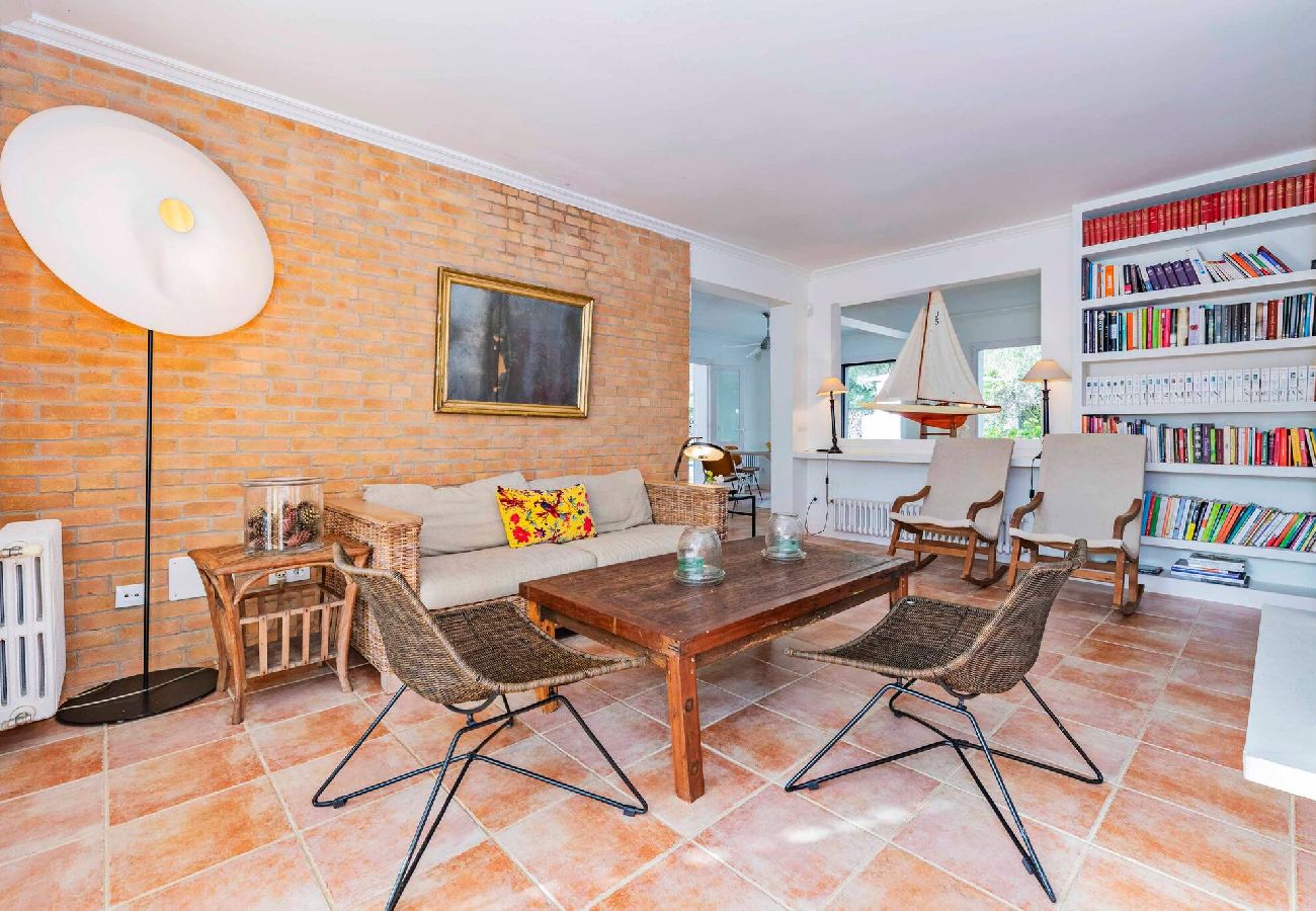 Villa a Es Castell - Villa Rosa — Garden & Pool Retreat
