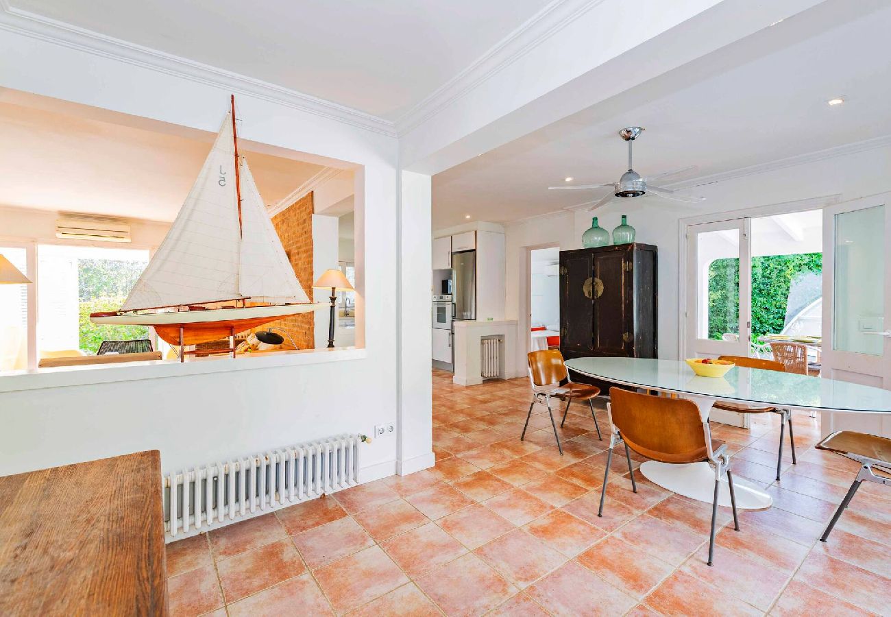 Villa a Es Castell - Villa Rosa — Garden & Pool Retreat