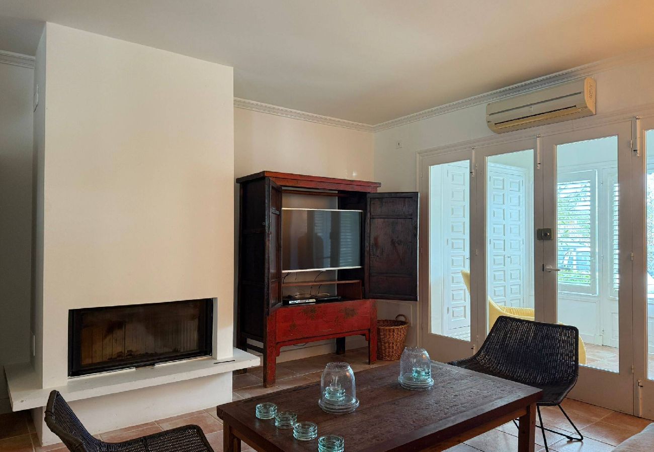 Villa a Es Castell - Villa Rosa — Garden & Pool Retreat