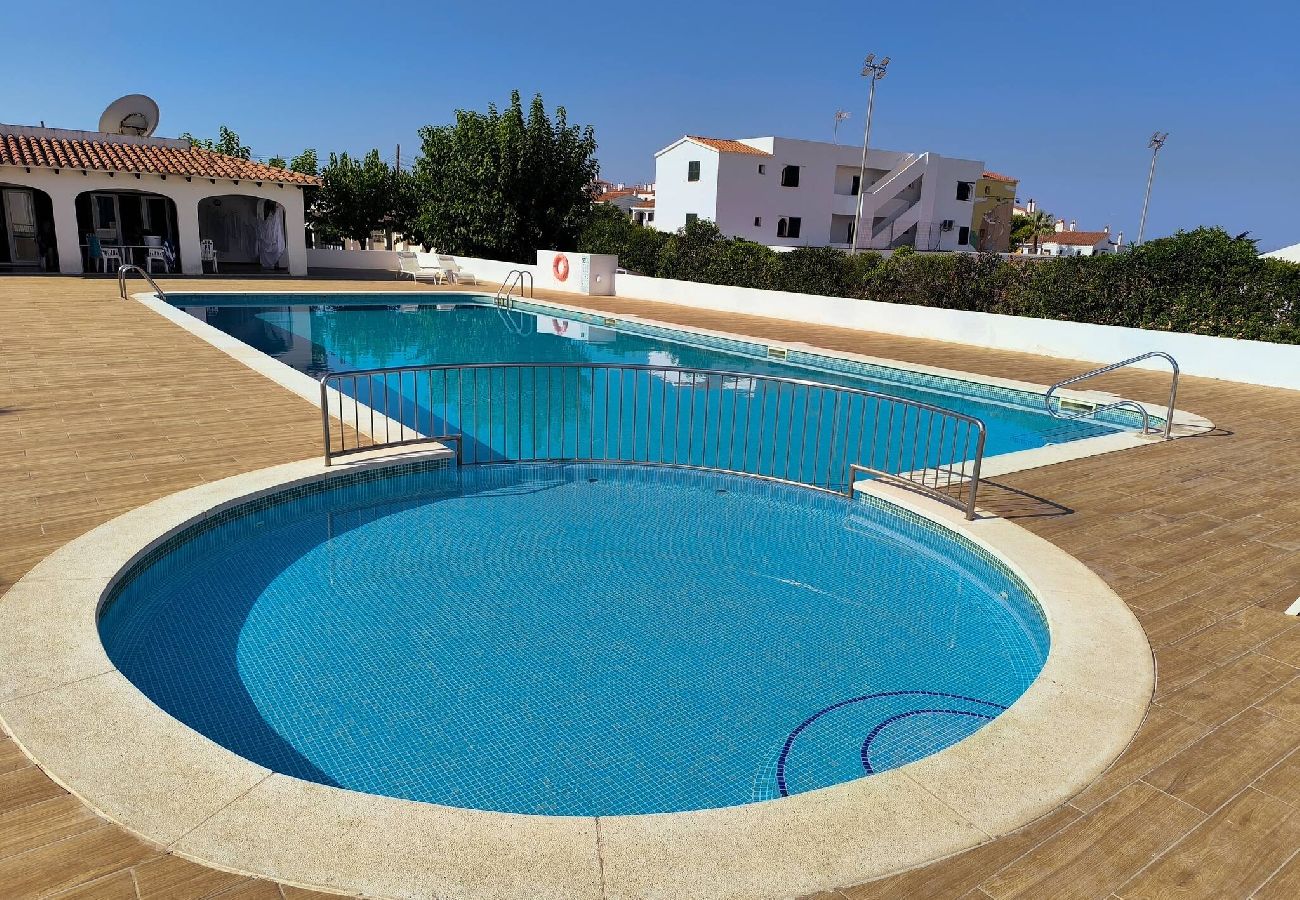 Appartamento a Es Mercadal - Apto 2 habitaciones (piscina y aire acondicionado) 