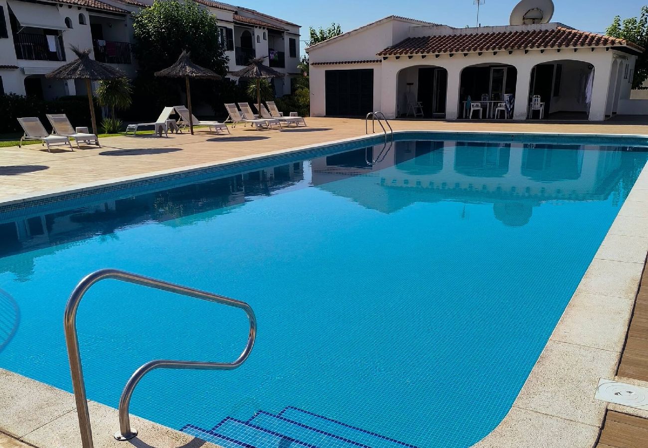 Appartamento a Es Mercadal - Apto 2 habitaciones (piscina y aire acondicionado) 