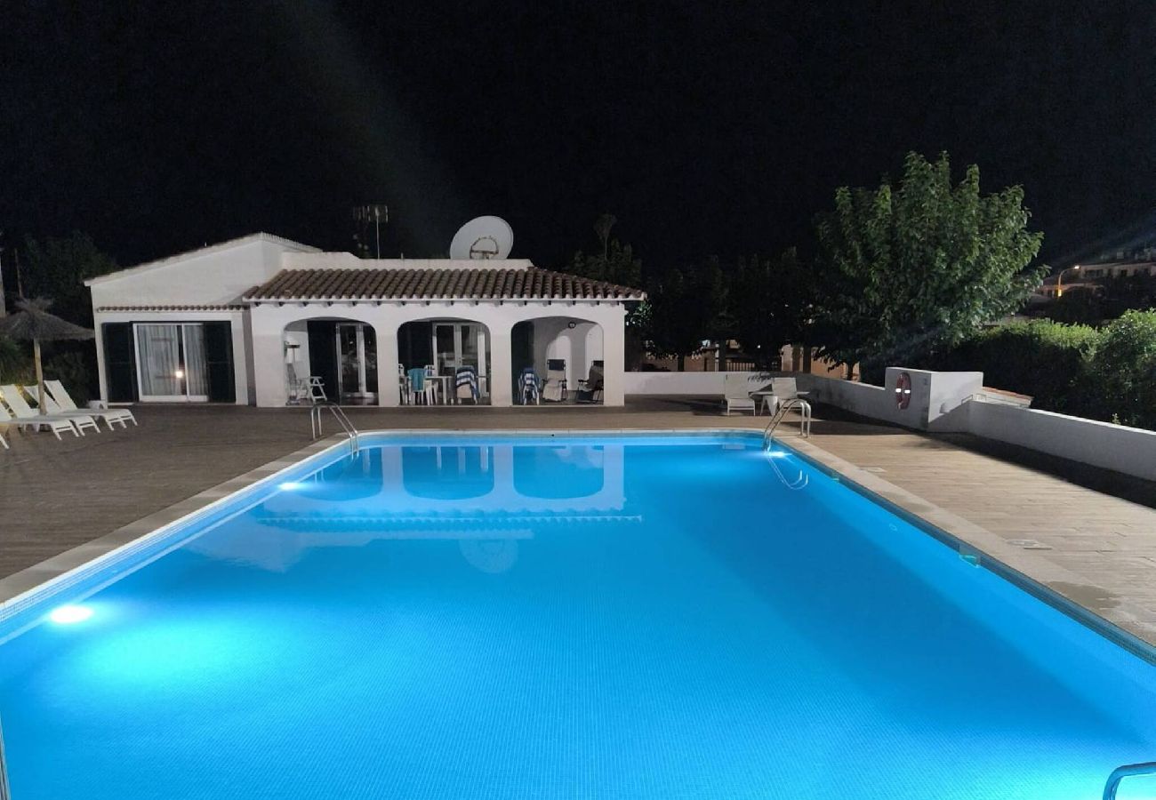 Appartamento a Es Mercadal - Apto 2 habitaciones (piscina y aire acondicionado) 